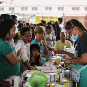 Global Mission volunteers helping people in the Phillipines