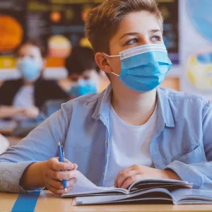 A student wearing a mask in the classroom. 