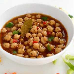 Dish of a spiced garbanzo stew