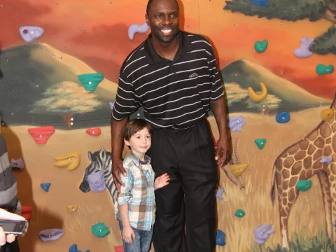 Darrell Armstrong with a kid