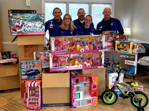 Gordon_EMS_Team_Toy_Drive