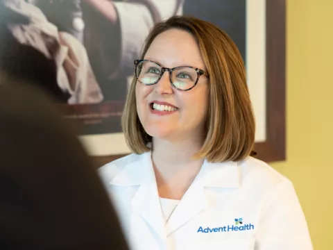 Shanna Guess treats a cancer patient at AdventHealth Gordon