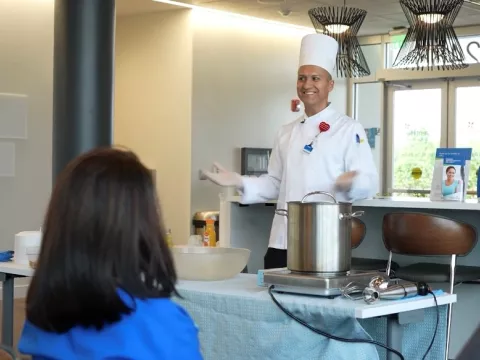 Edwin Cabrera, executive chef with AdventHealth’s Center for Nutritional Excellence, presented a class on nutrition. 