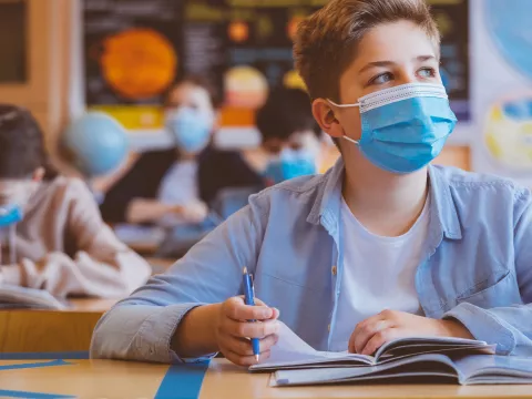 A student wearing a mask in the classroom. 