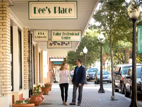 Couple walking in Downtown Sebring