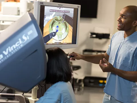 Students at AdventHealth Nicholson Center practicing on a da Vinci machine.