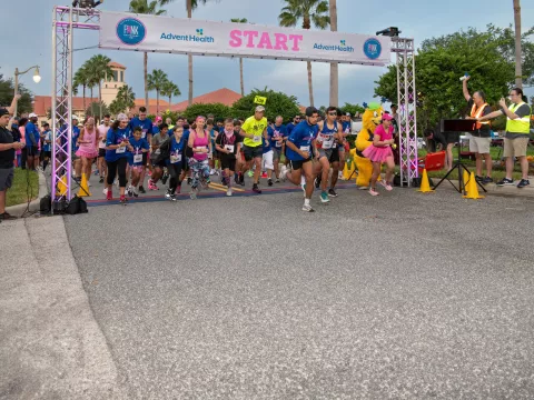 pink on parade runners at the starting line