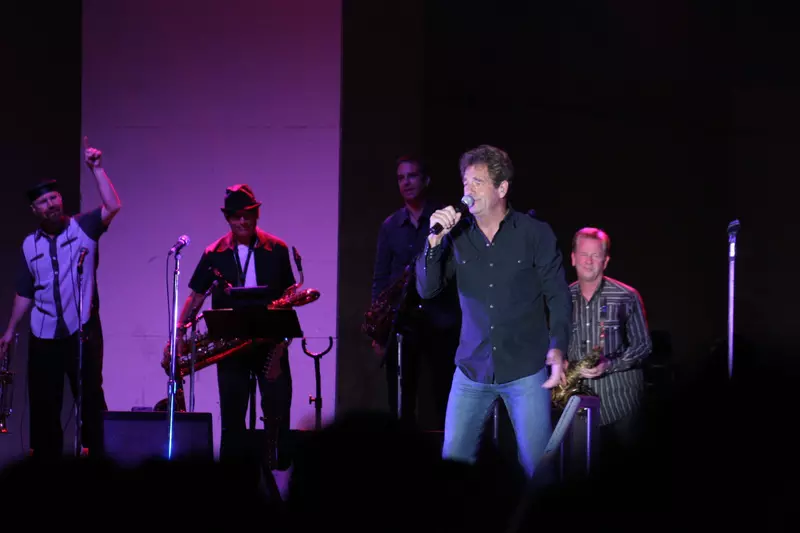 Huey Lewis & The News performing.