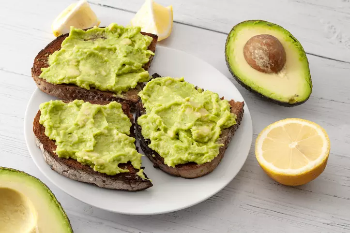 https://www.adventhealth.com/sites/default/files/styles/fc_800x533/public/media/Lemony%20Avocado%20Toast.jpg.webp?h=116d5e5d&itok=9Vu3DYVy