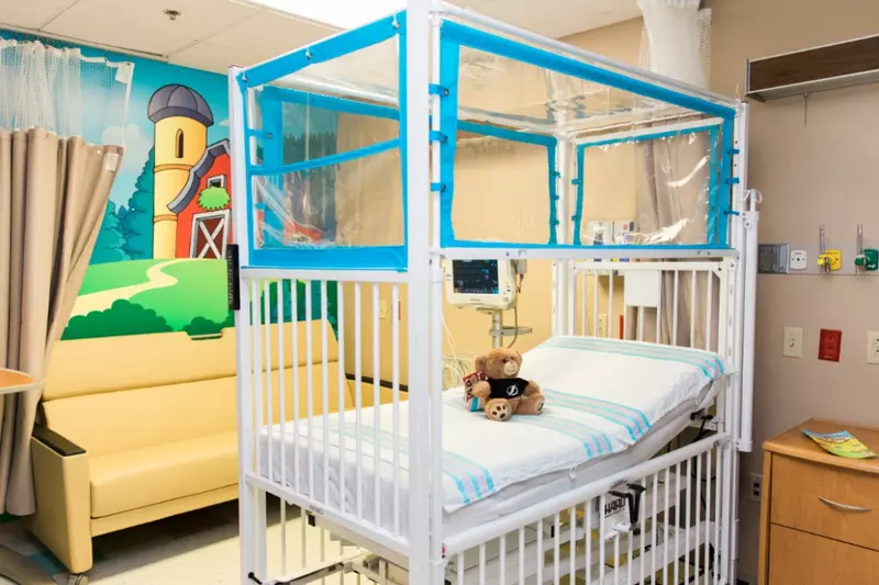 Infant crib in the AdventHealth Ocala Pediatric Inpatient Unit