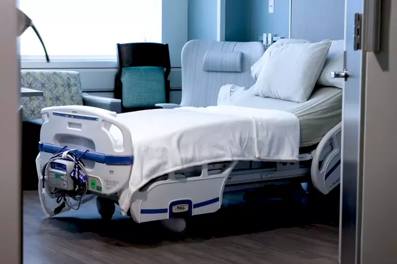 A hospital room with a bed in it.