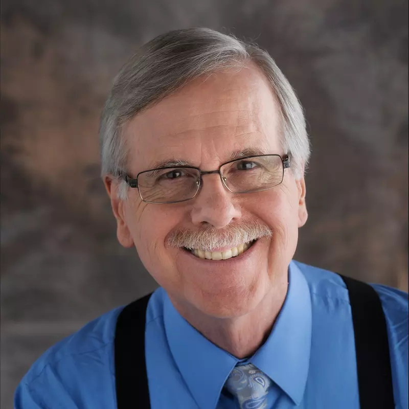 A portrait picture of author Bob Engstrom