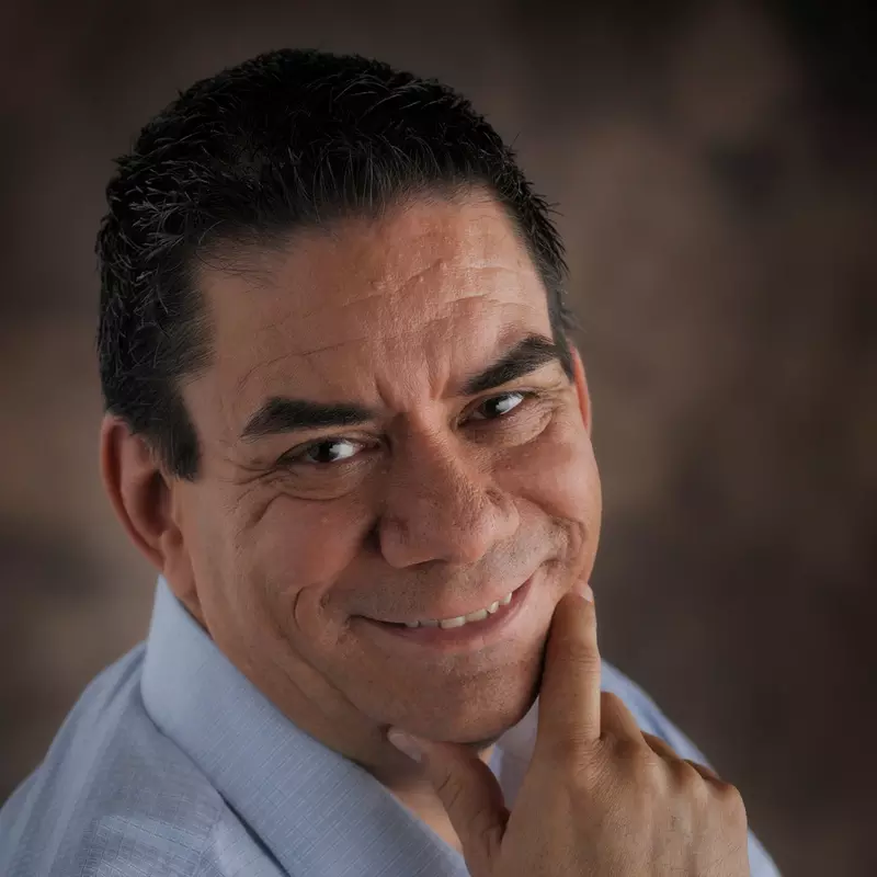 A portrait picture of author Jay Perez