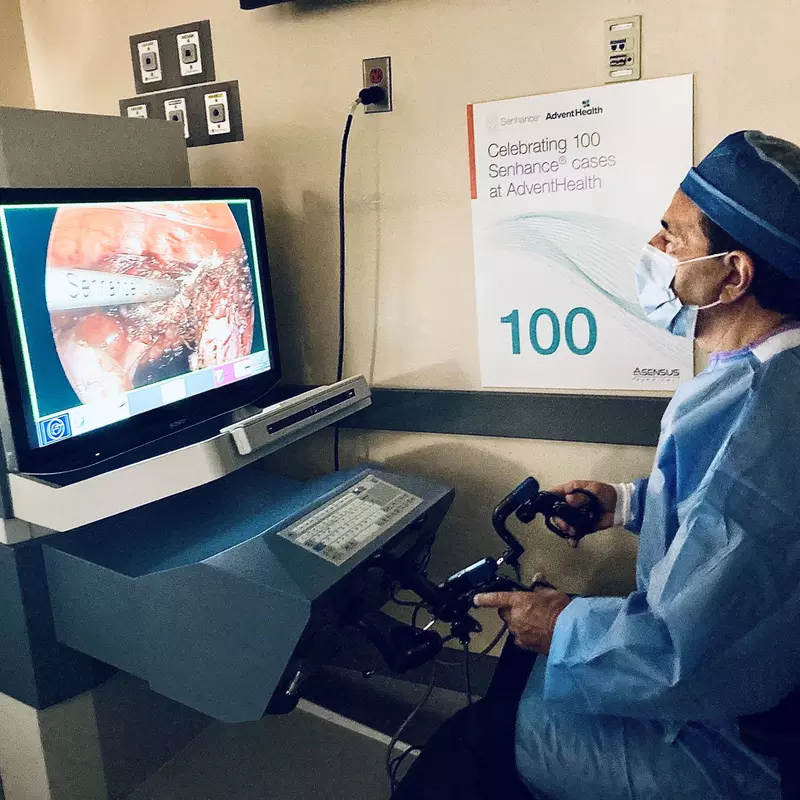 Dr. Steven McCarus performs a hysterectomy using the Senhance Surgical System at AdventHealth.