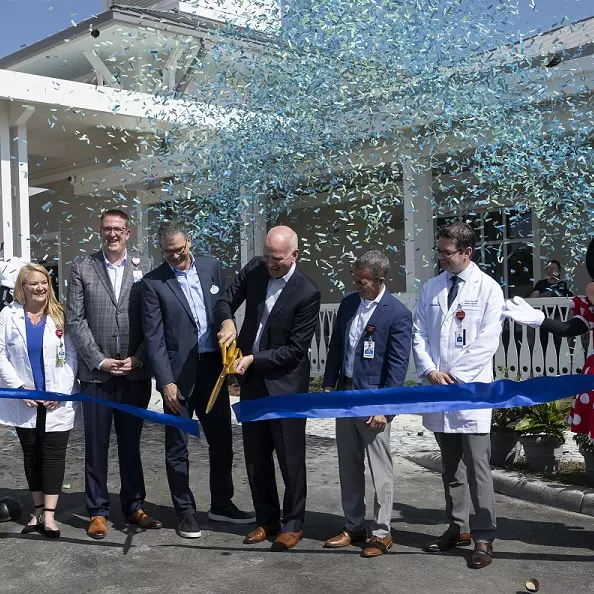 AdventHealth hosted a ribbon-cutting ceremony at its new offsite emergency room department located at FLAMINGO CROSSINGS Town Center, bringing trusted emergency care and a first-of-its-kind patient experience for Central Florida visitors and community members, including Walt Disney World Resort guests and cast members.