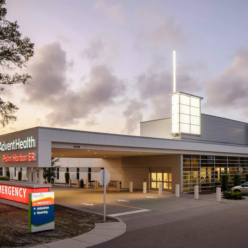 Front-view of the AdventHealth Palm Harbor ER at Dusk