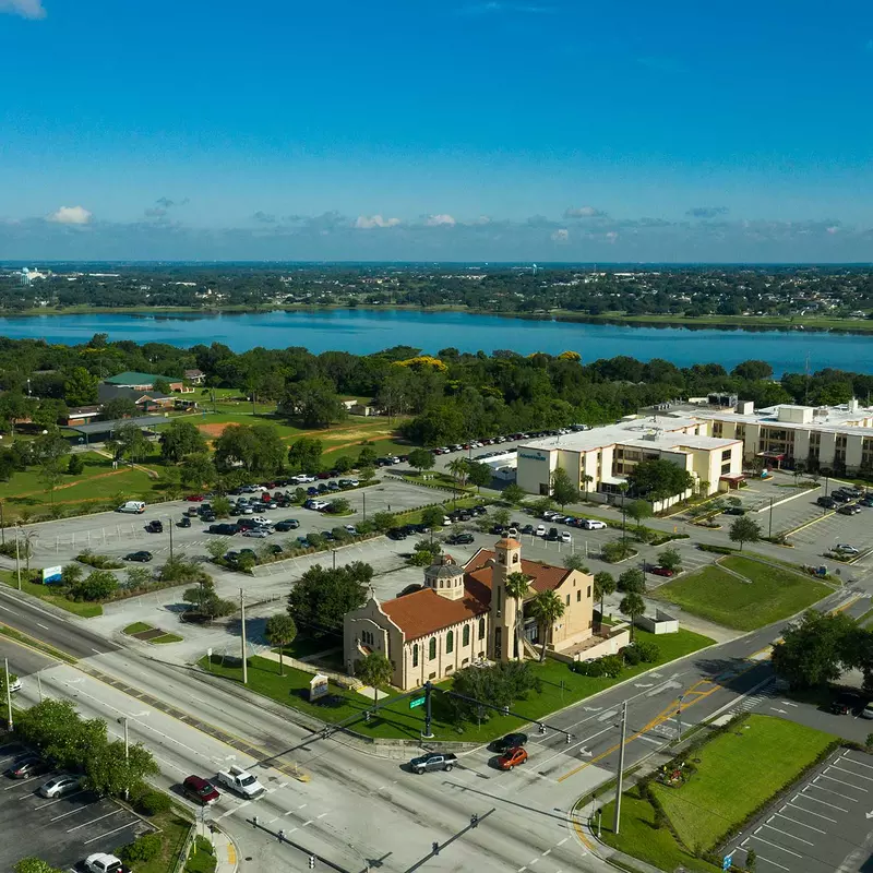 A vast view of AdventHealth Lake Wales and the surrounding neighborhood