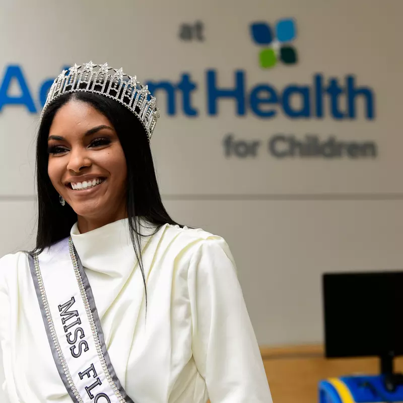 Miss Florida USA 2021 inspires patients as she helps distribute Starlight’s Educational program and more to pediatric patients.