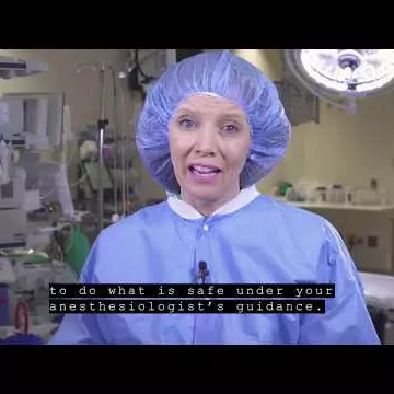 Woman speaking in an operating room 