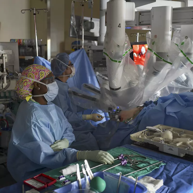 Dr. Vipul Patel and his team using robotics during surgery.