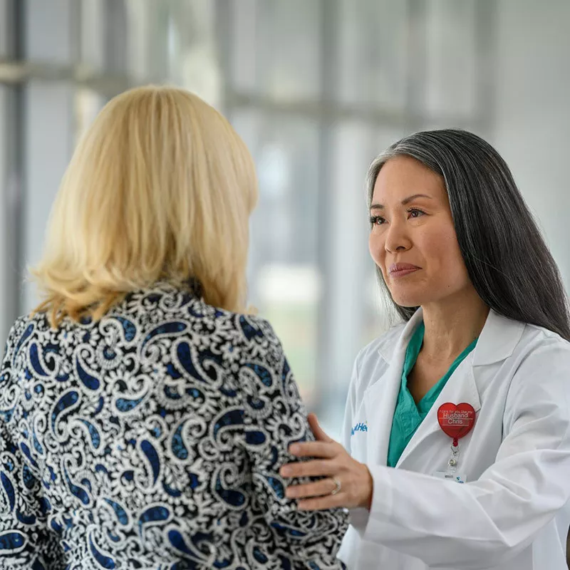 doctor-talks-to-her-patient