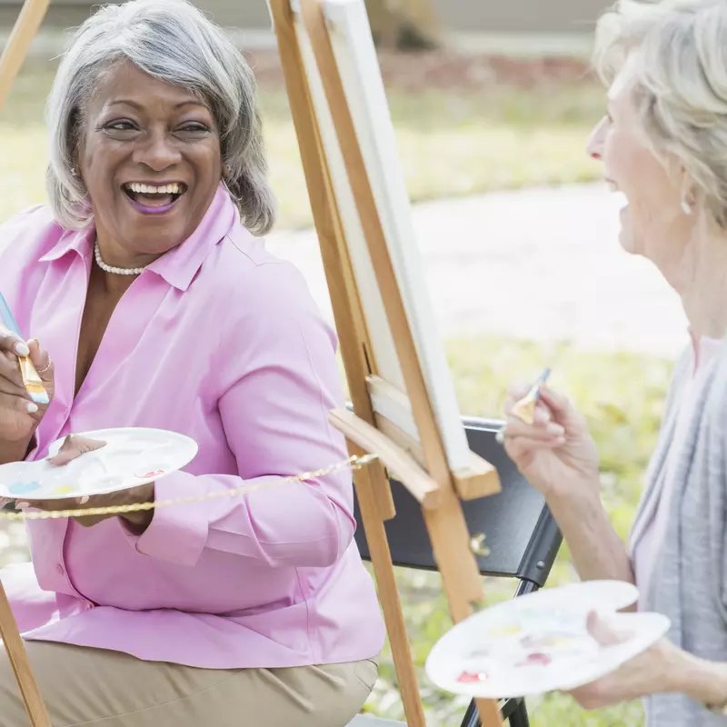 Two women take an art class together in retirement.