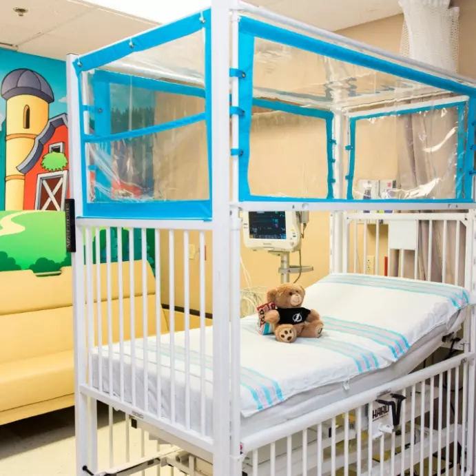 Infant crib in the AdventHealth Ocala Pediatric Inpatient Unit