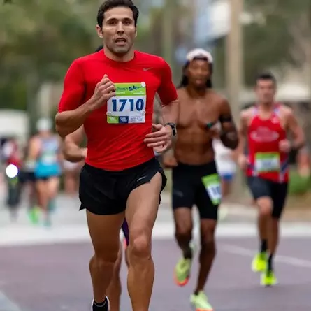 a photo of Elvis Carnero running