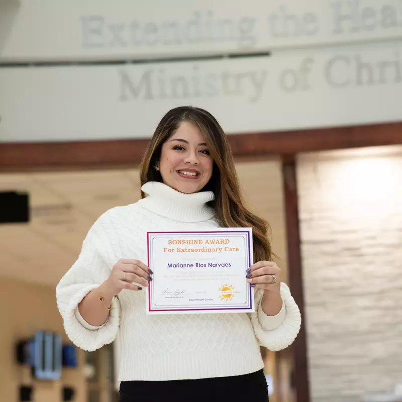Marianne Rios Narvaes recognized with AdventHealth Gordon’s SonShine Award