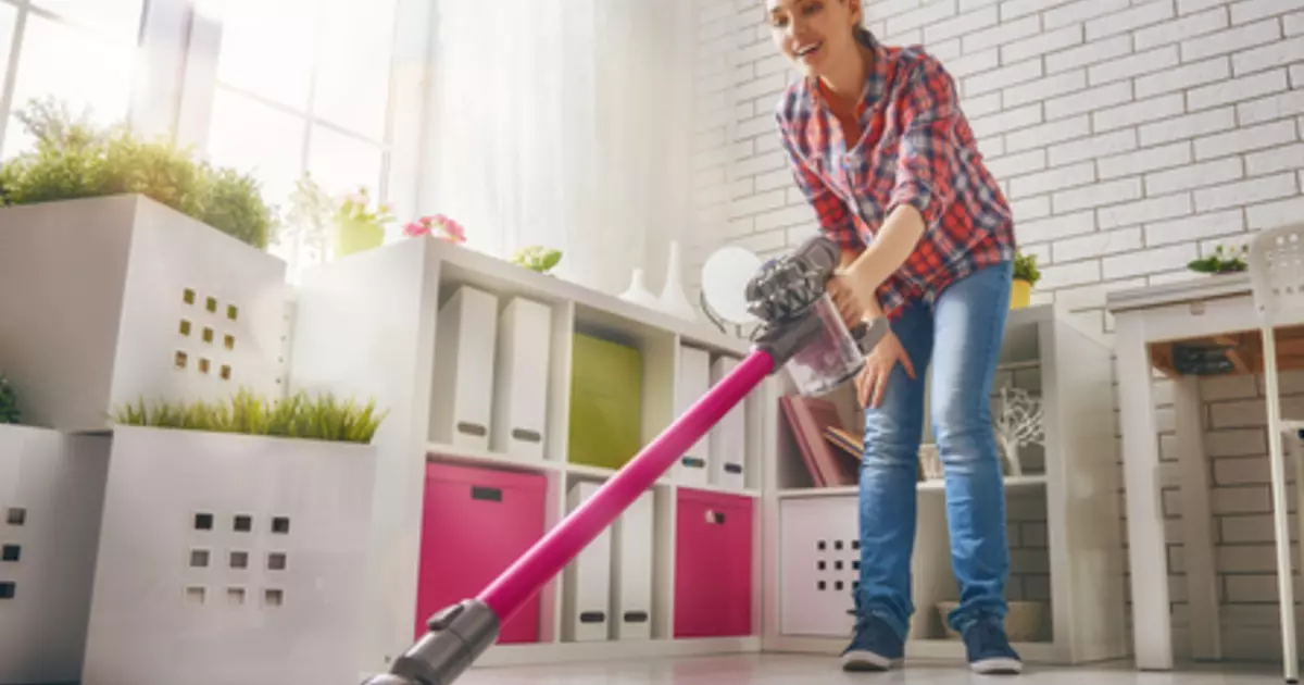 How Cleaning the House Like Crazy Connects to Your Body Image