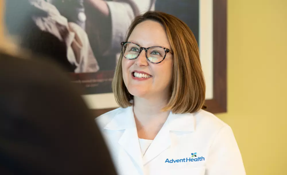 Shanna Guess treats a cancer patient at AdventHealth Gordon