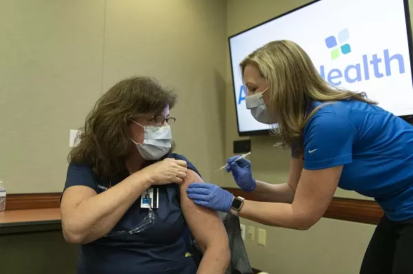 Sue Upper receives COVID-19 vaccination at AdventHealth Orlando