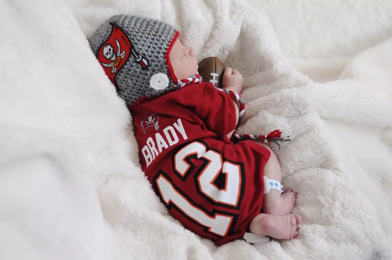 NFL Tampa Bay Buccaneers Infant Onesie Jersey with Hat 