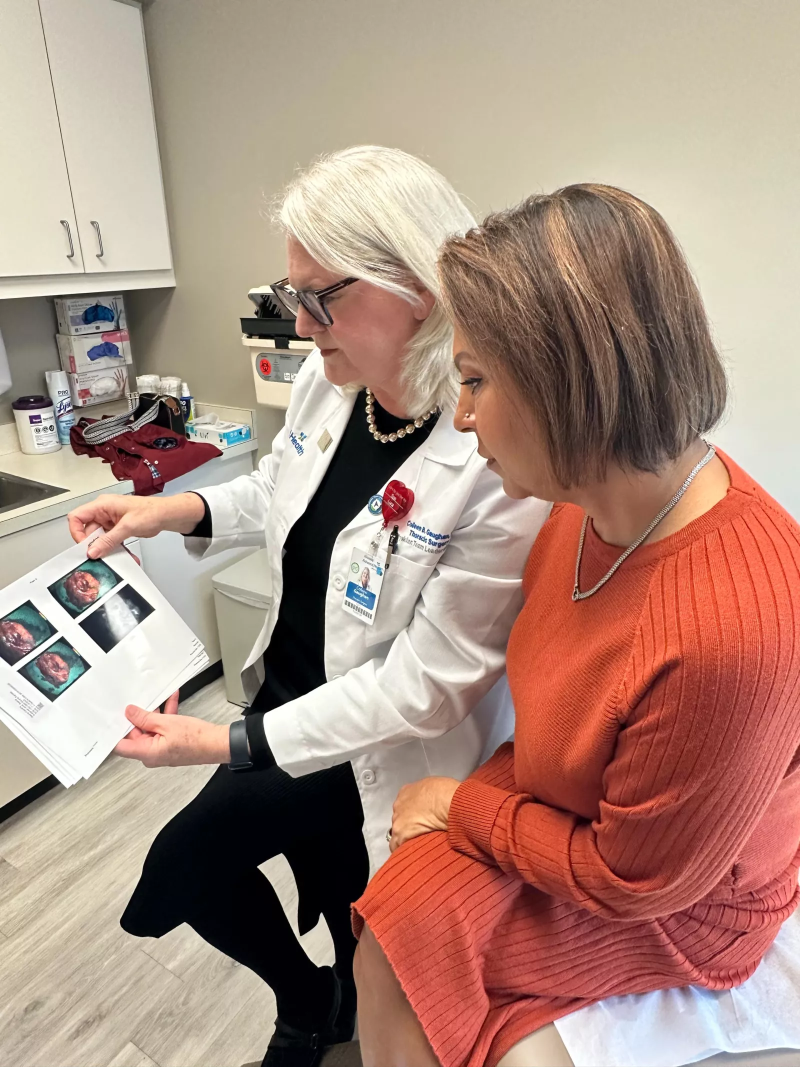 Dr. Gaughan goes over patient Reena Caprario's Cytalux images taken during her lung cancer surgery.