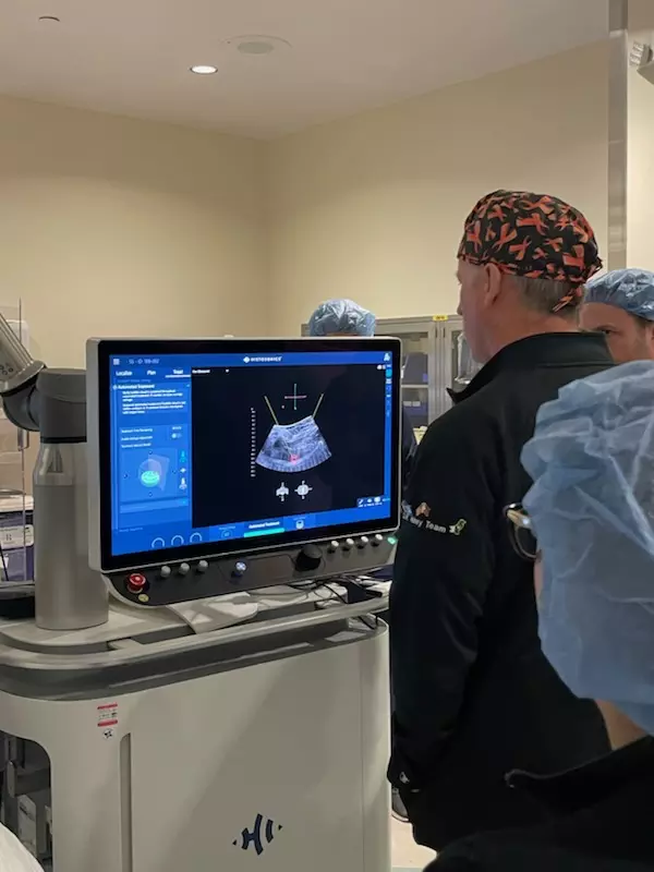 AdventHealth Celebration team performs first-in-world procedure targeting kidney tumor with sound beams  