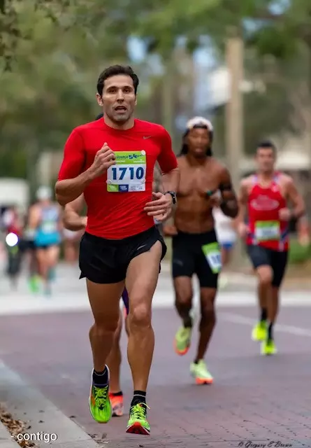 a photo of Elvis Carnero running