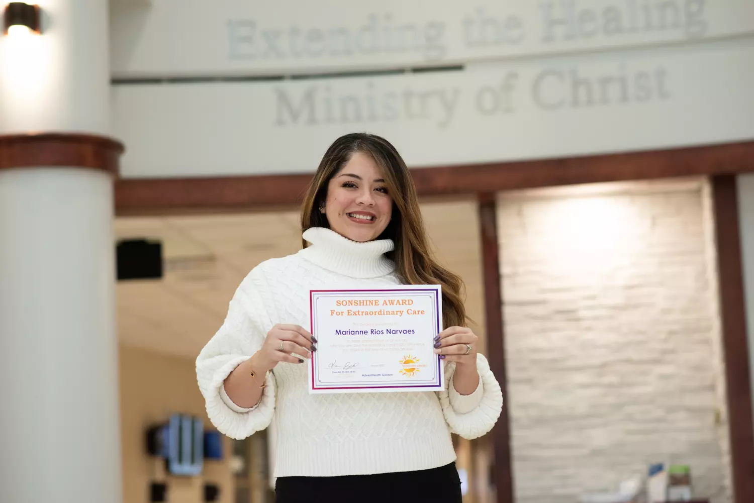 Marianne Rios Narvaes recognized with AdventHealth Gordon’s SonShine Award